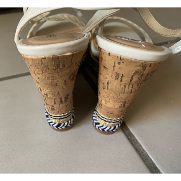 Bella- Vita Sandals. Size 6.5 . New - Picture 3 of 8